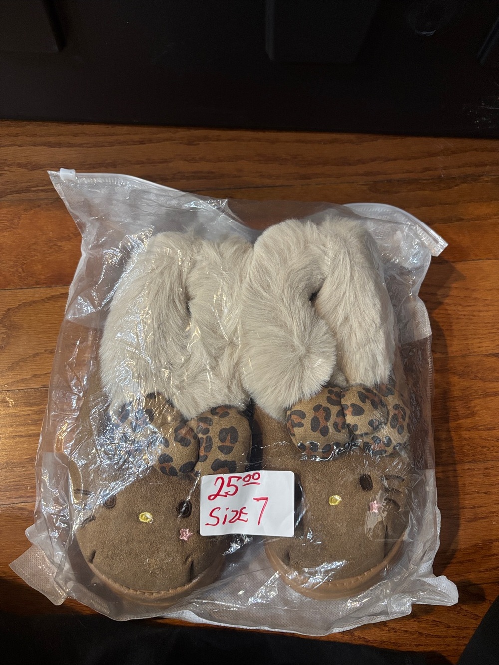 Hello kitty size 7 slippers
